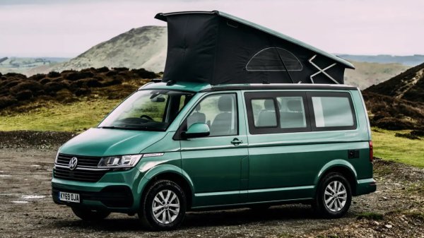 Използването на географски местности при автомобили има много смисъл, но само ако местоположението е бляскаво. Калифорния е толкова популярна, че изборът става очевиден. Предизвиква образи на плажове и атлетични тела, така че изглеждаше супер подходящ, когато се появи за първи път при кемпер на Volkswagen в края на осемдесетте години. 